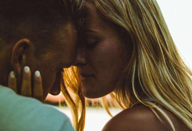 7 znakov nesrečne zveze, zaradi katere se počutite zataknjene