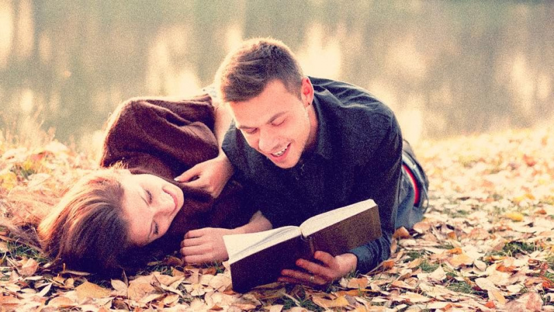 13 skäl till varför par som läser tillsammans, håller tillsammans