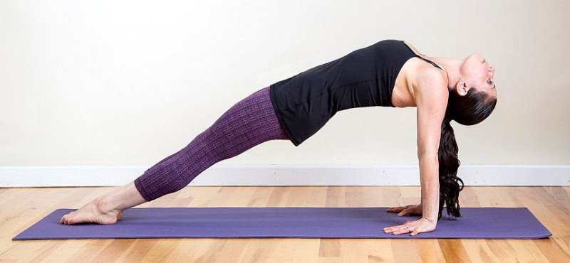 8 joga-položajev vam pomaga doseči močne in napete notranje stegna