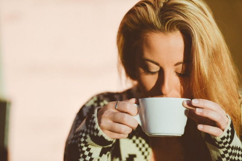 朝に温水を飲むことの7つの驚くべき利点