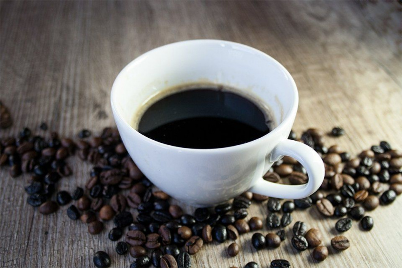 より少ないカフェインでより多くのエネルギーを得る10の効果的な方法（以前のカフェイン中毒者から）