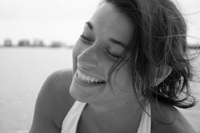 10 razones por las que las personas a las que les encanta reír son más saludables y felices