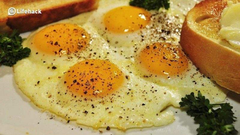 Hogyan készítsünk tökéletes napos oldalú tojásokat