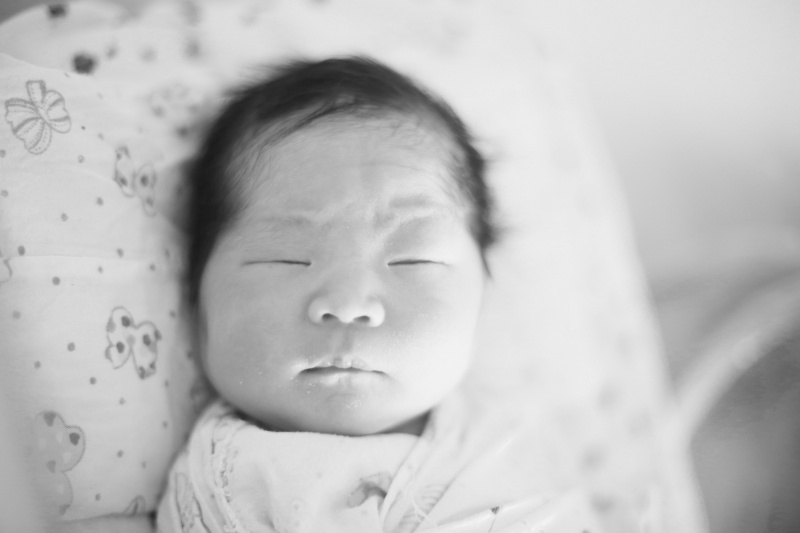 جدول نوم وتغذية الأطفال حديثي الولادة
