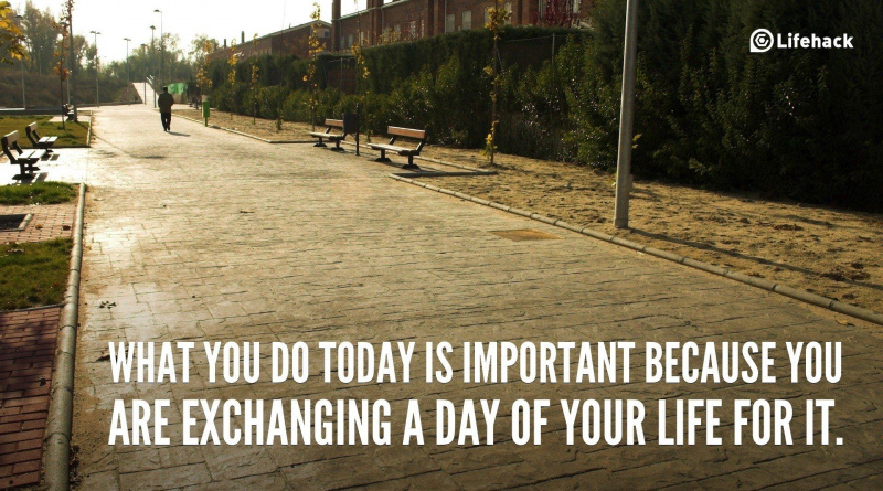 あなたはそれとあなたの人生の一日を交換しているので、あなたが今日することは重要です。