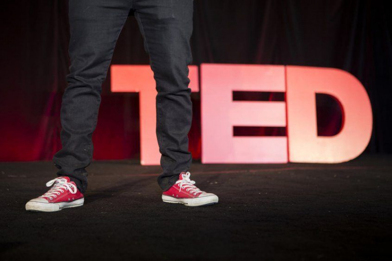 V 5 minutah se lahko enostavno naučite 100 lekcij TED Talks, za katere večina ljudi potrebuje 70 ur